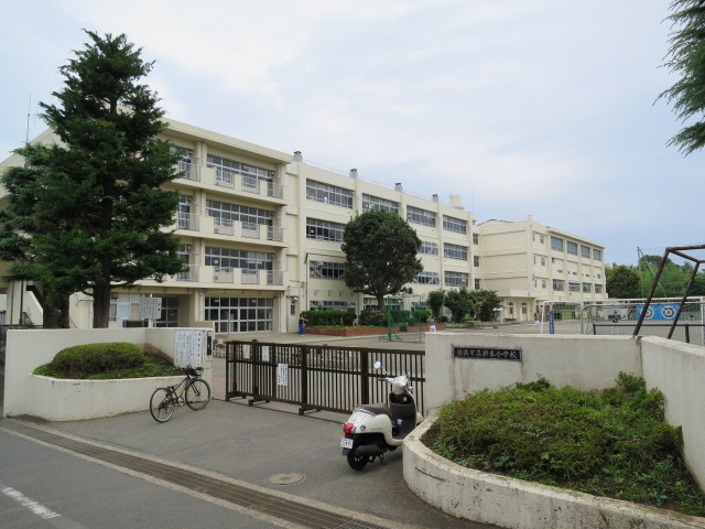 小学校　折本小学校（小学校）まで950m