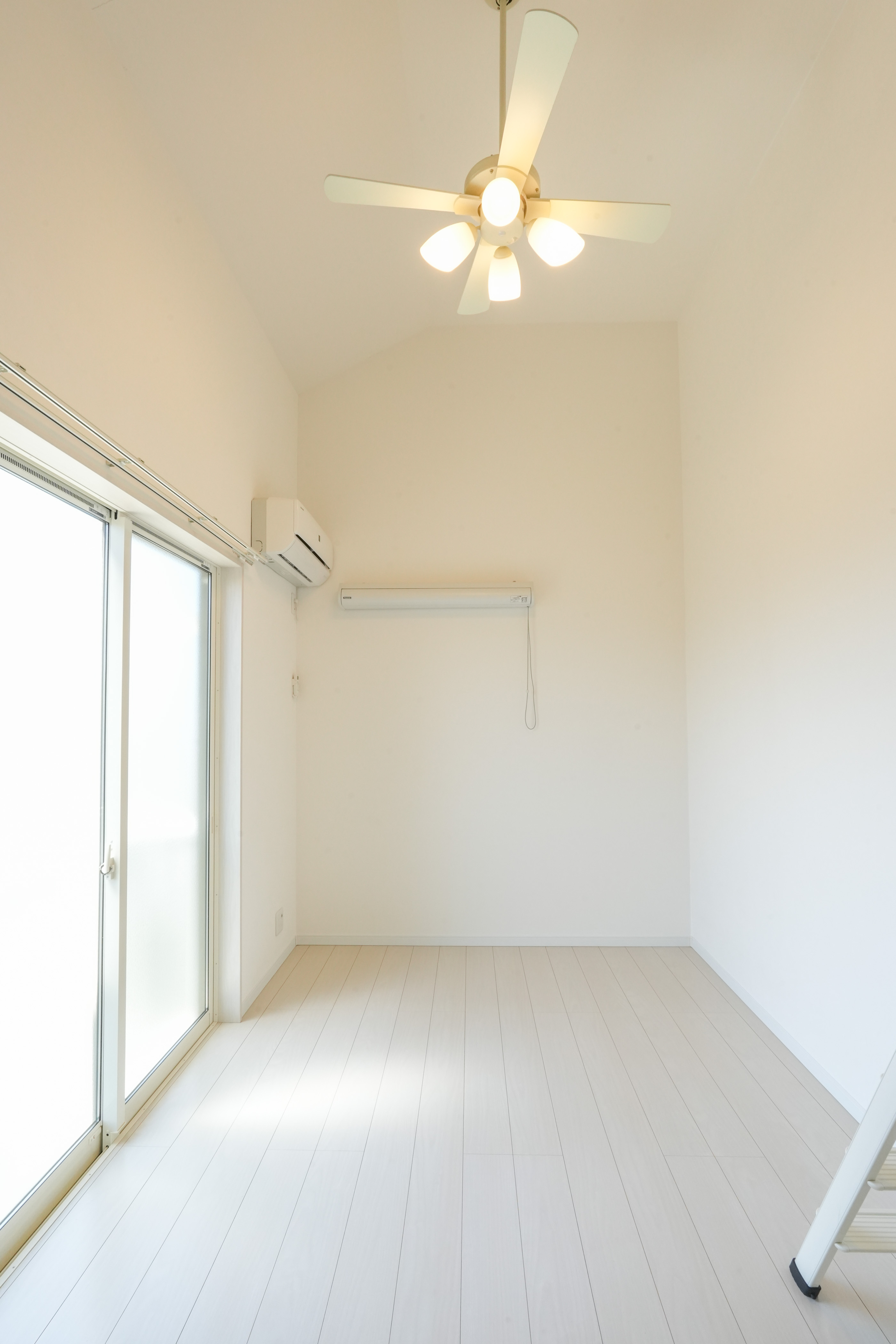 居室・リビング　同棟別部屋の写真です