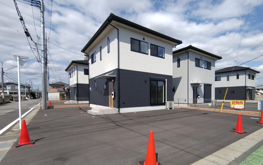建物外観　6号棟（南西角・前面棟無し）西玄関