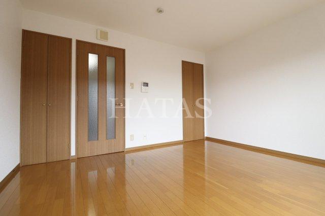 居室・リビング　同物件別部屋です。