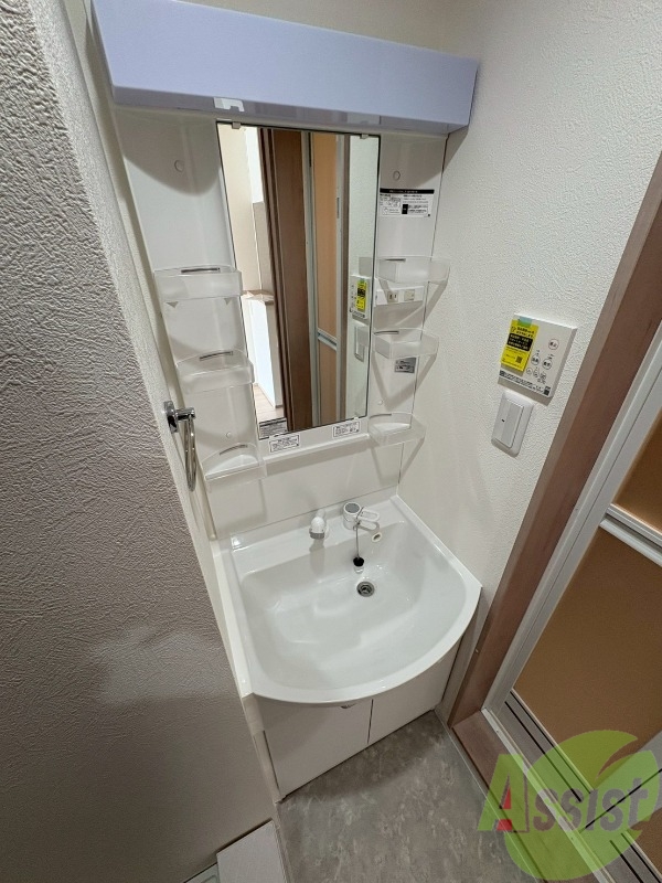 洗面設備　こちらは洗面台になります。シャンプードレッサー仕様です。