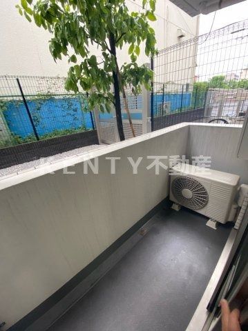 バルコニー　外からの目が気にならないバルコニーで洗濯物が干せます