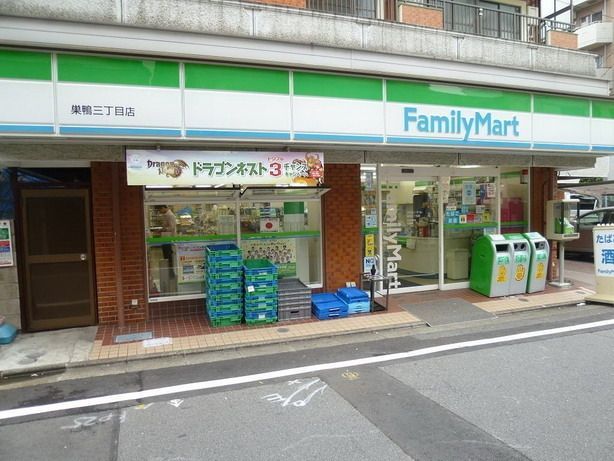 コンビニ　ファミリーマート（コンビニ）まで400m