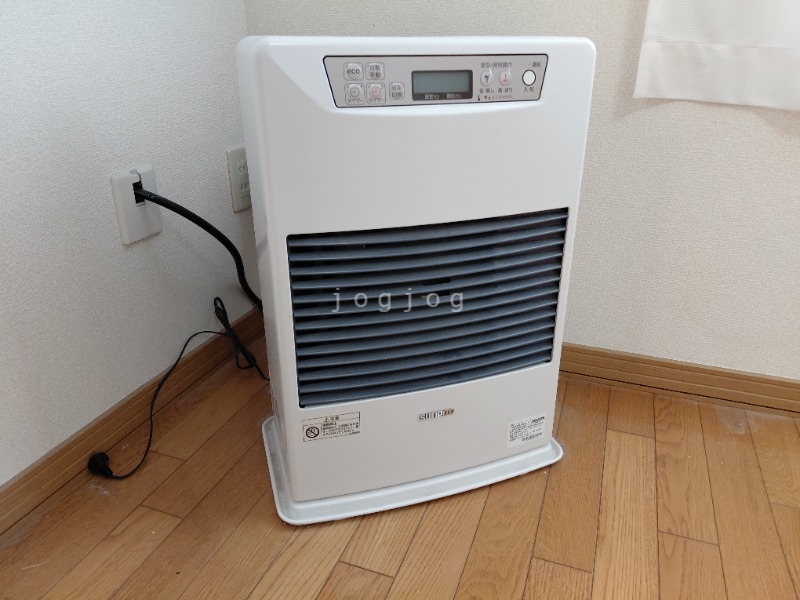 その他設備　冬はあったか石油ストーブです。