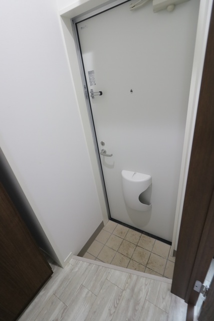 玄関　※別部屋参考写真