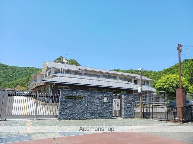 小学校　東近江市立箕作小学校（小学校）まで980m