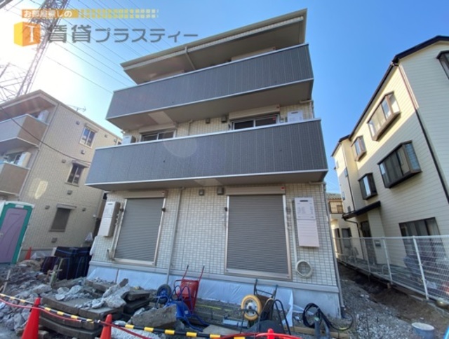 建物外観　ツートンカラーの外観が目を惹きます。