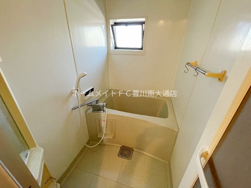 バス・シャワールーム　同型別部屋写真（反転）