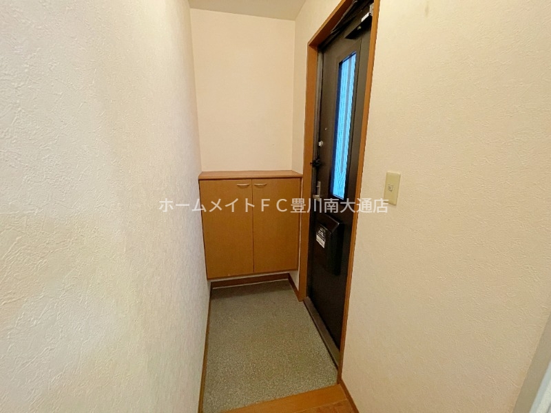 玄関　同型別部屋写真（反転）