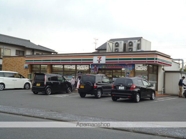 コンビニ　セブンイレブン（コンビニ）まで327m