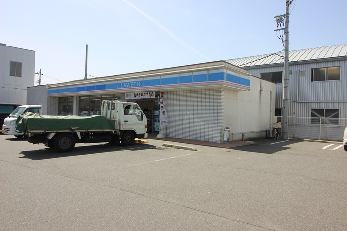 コンビニ　ローソン（コンビニ）まで500m