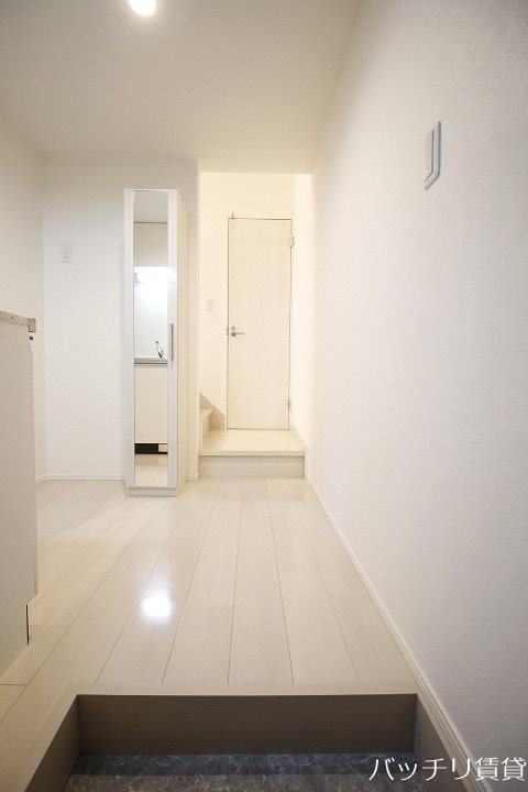 玄関　同型タイプの為、現状を優先致します。