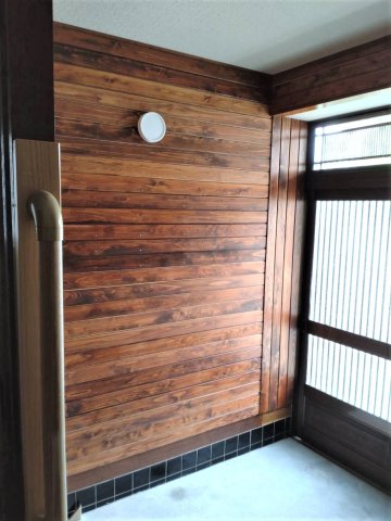 玄関　玄関も綺麗にリフォーム済み