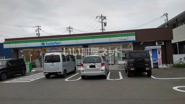 コンビニ　ファミリーマート 六丁目左近堀店（コンビニ）まで376m