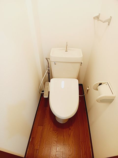 ＪＲ山陽本線 大久保駅 徒歩3分 2階建 築29年のトイレ写真