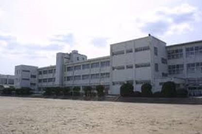 中学校　遠賀町立遠賀中学校（中学校）まで1680m
