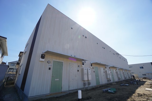 エントランス　※建築中の写真です。