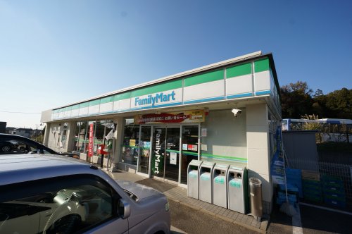 コンビニ　ファミリーマート 市原ちはら台東三丁目店（コンビニ）まで859m