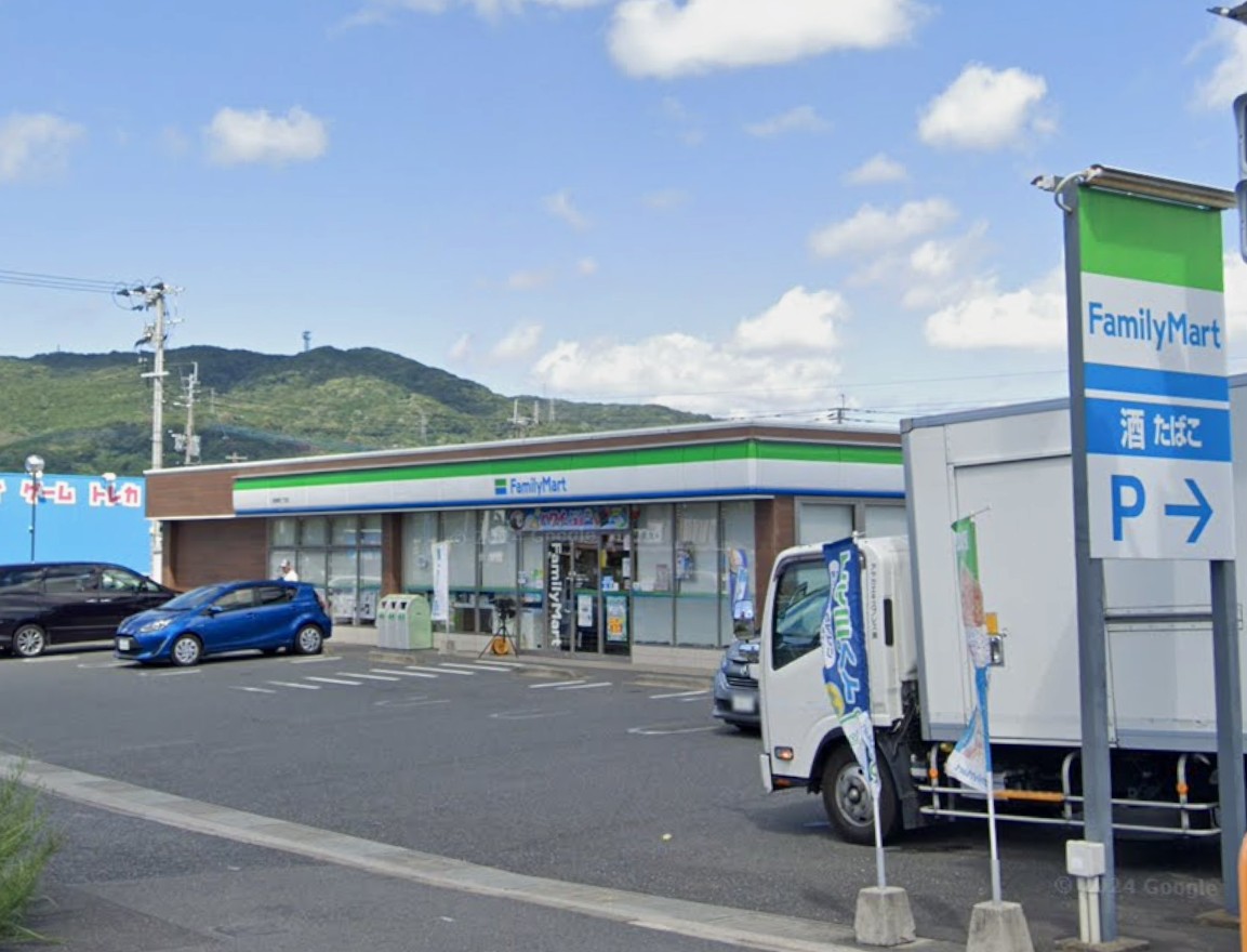コンビニ　ファミリーマート八幡御開店（コンビニ）まで711m