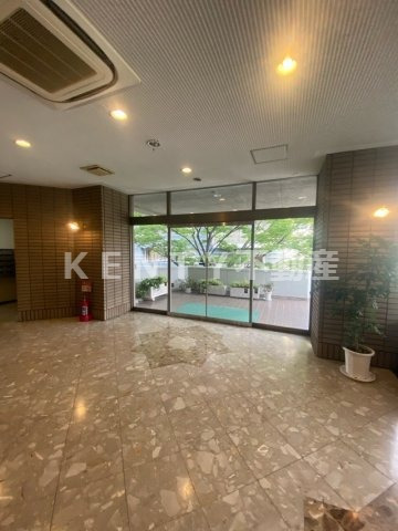 エントランス　ゆとりのあるエントランスです