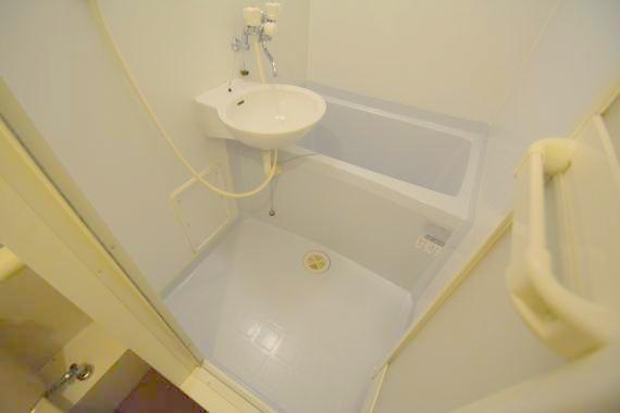 バス・シャワールーム　ゆったりと入るなら、お風呂とトイレとは別々が嬉しいですよね。