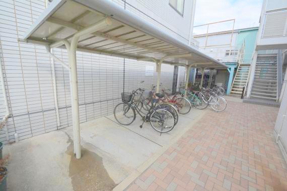 駐車場　あなたの大事な自転車も安心してとめることができますね。
