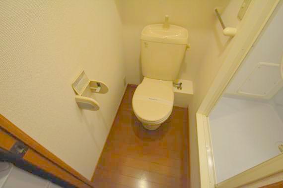 トイレ　清潔感のあるトイレは、誰もがリラックスできる空間です。