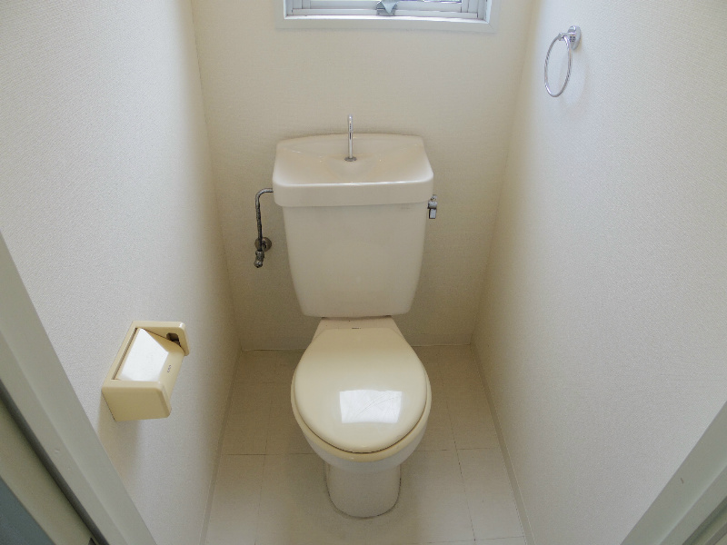 トイレ　トイレに窓あります