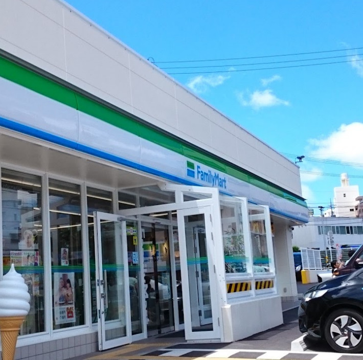 コンビニ　沖縄ファミリーマート 浦添高校前店（コンビニ）まで1026m