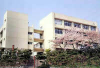 中学校　雲雀丘中学校（中学校）まで852m