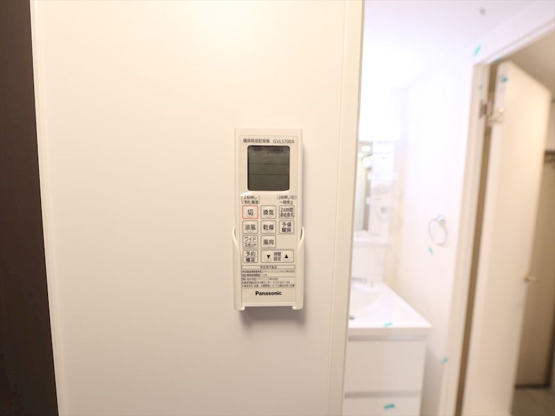 その他設備　浴室暖房乾燥機付き