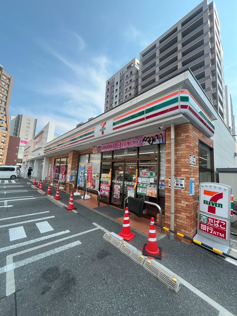 コンビニ　セブンイレブン福岡薬院3丁目店（コンビニ）まで153m