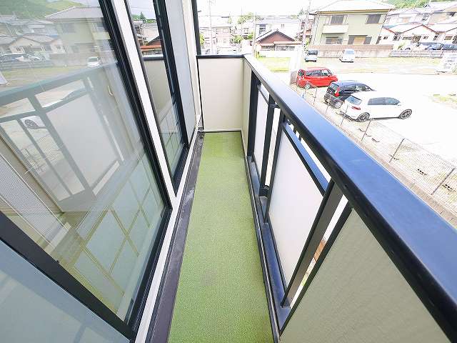 バルコニー　暖かな日差しのふりそそぐバルコニー