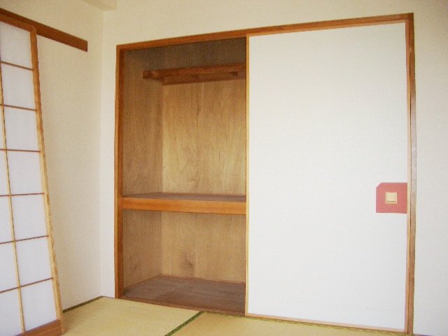 収納　使い易い押入れタイプの収納