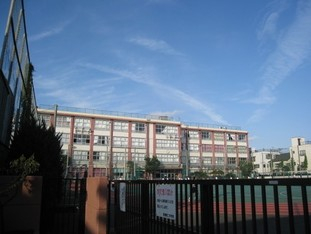 中学校　吾嬬第二中学校（中学校）まで381m