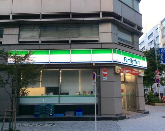 コンビニ　ファミリーマート新日本橋駅前店（コンビニ）まで407m