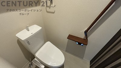 トイレ　温水洗浄便座付きのトイレです♪