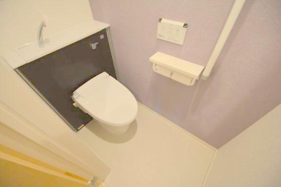 トイレ　綺麗なトイレにはウォシュレット標準装備です。