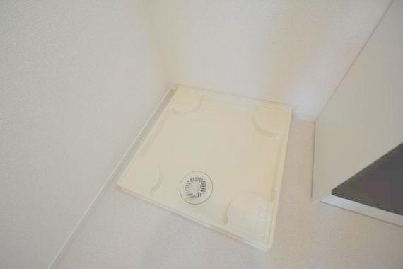 その他設備　嬉しい室内洗濯機置場。これで洗濯機も長持ちしますね。