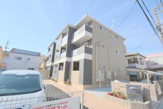 建物外観　存在感のある外観は落ちついた色合いで、堂々としていますね。