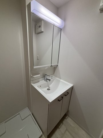 洗面設備　※同型モデルの類似写真