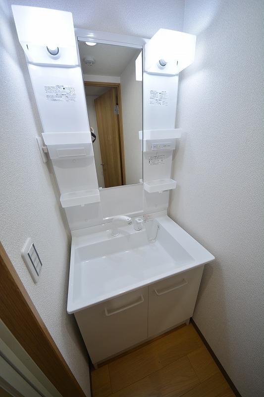 洗面設備　オーパスグラン谷町　独立洗面化粧台