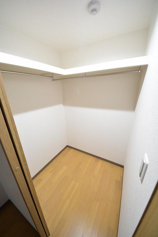 収納　オーパスグラン谷町　ウォークインクローゼット