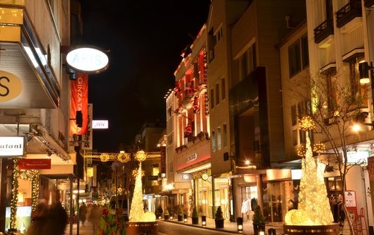 ショッピングセンター　横浜・元町商店街（ショッピングセンター）まで486m