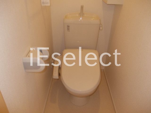 トイレ　温水洗浄便座付きのトイレです