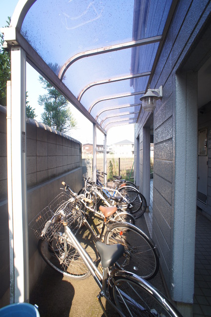 その他共有部分　雨の日でも安心して止められる屋根付の駐輪場です☆