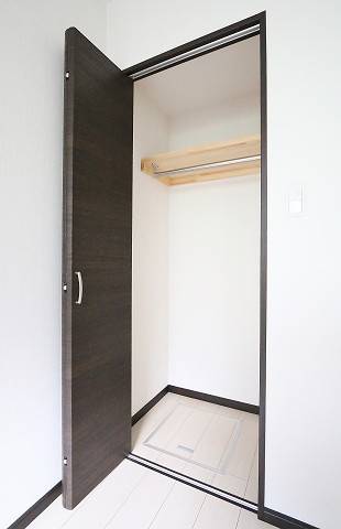 収納　それぞれの洋室に収納がございます