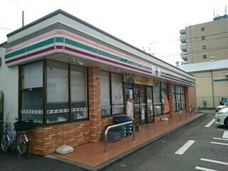 コンビニ　セブンイレブン（コンビニ）まで100m