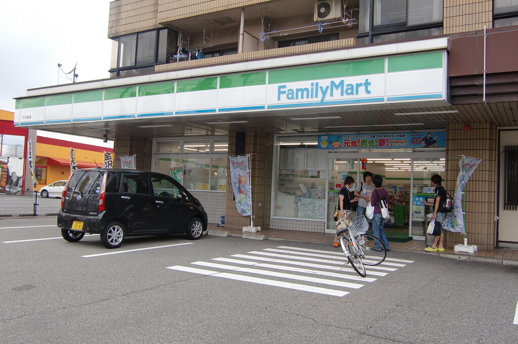 コンビニ　ファミリーマート工大前店（コンビニ）まで431m