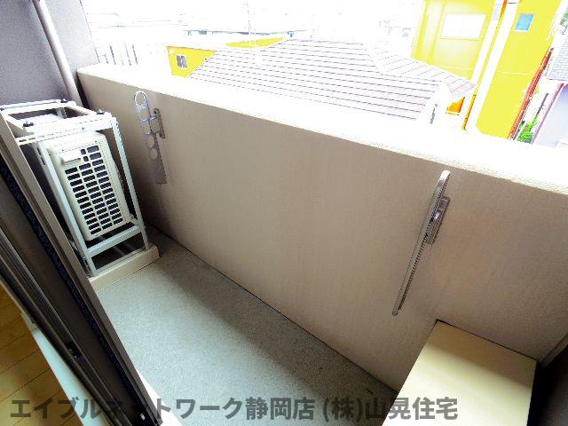 バルコニー　お洗濯にも便利なバルコニー付き